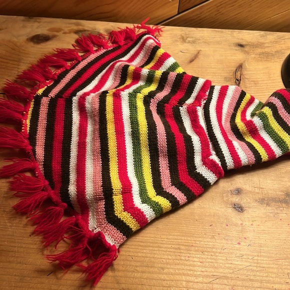 💚 3 for $15 💚 + 🥳 Host Pick 🥳 - Casual Canine Distressed Poncho size Small - Picture 14 of 16